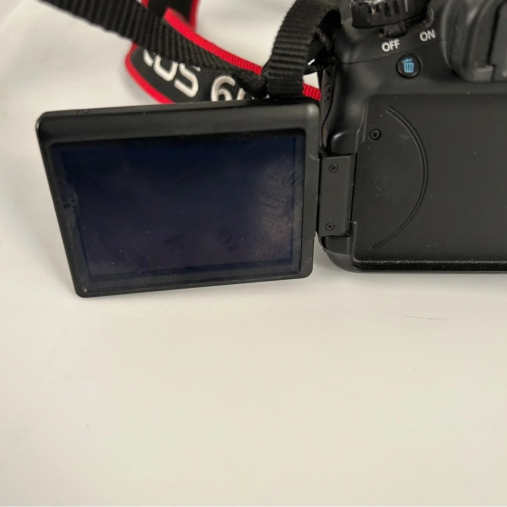 Canon EOS 60D DSLR Camera (Body) + Battery + Cam Strap